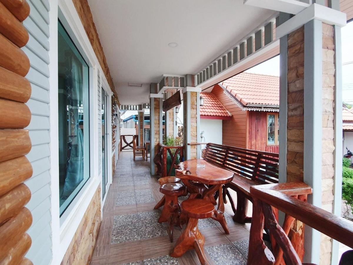 Baan Virog Koh Larn Hotell Exteriör bild